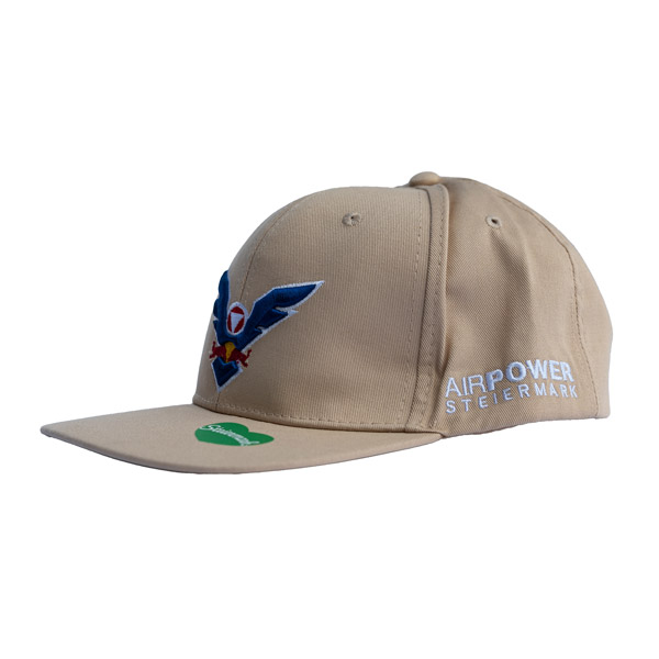 Beiges Baseballcap mit aufgesticktem Adler-Logo auf der Vorderseite und „AIRPOWER STEIERMARK“-Schriftzug auf der Seite.